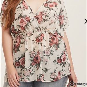 Torrid top nwot size 3 22/24
